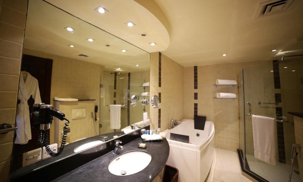 Park Lane Hotel Lahore Bagian luar foto