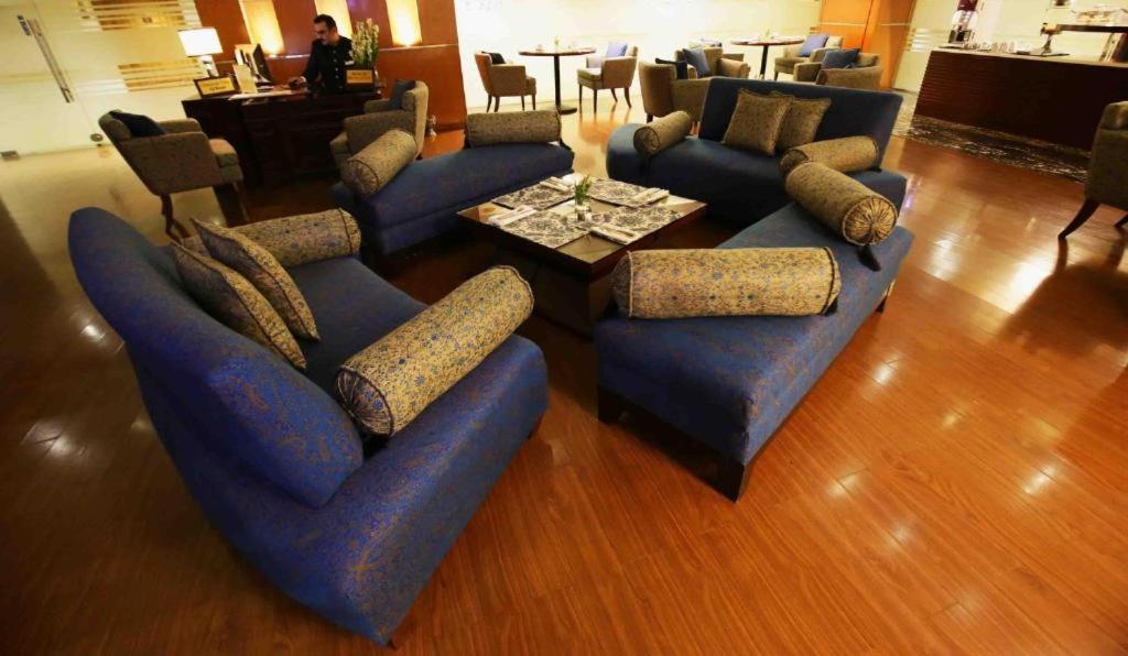 Park Lane Hotel Lahore Bagian luar foto