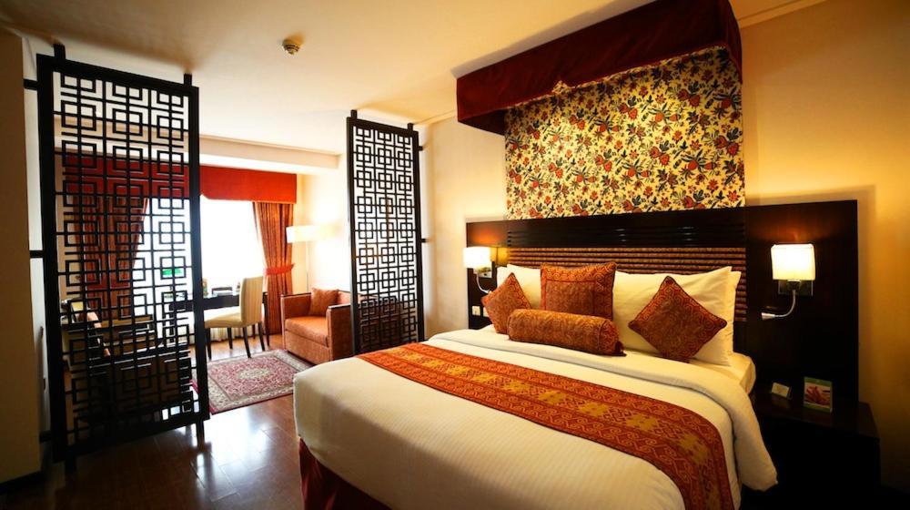 Park Lane Hotel Lahore Bagian luar foto