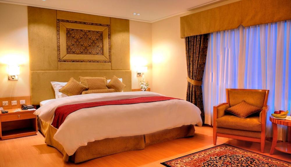 Park Lane Hotel Lahore Bagian luar foto