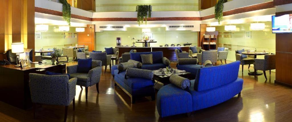 Park Lane Hotel Lahore Bagian luar foto