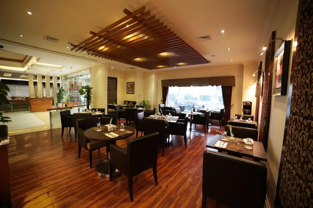 Park Lane Hotel Lahore Bagian luar foto