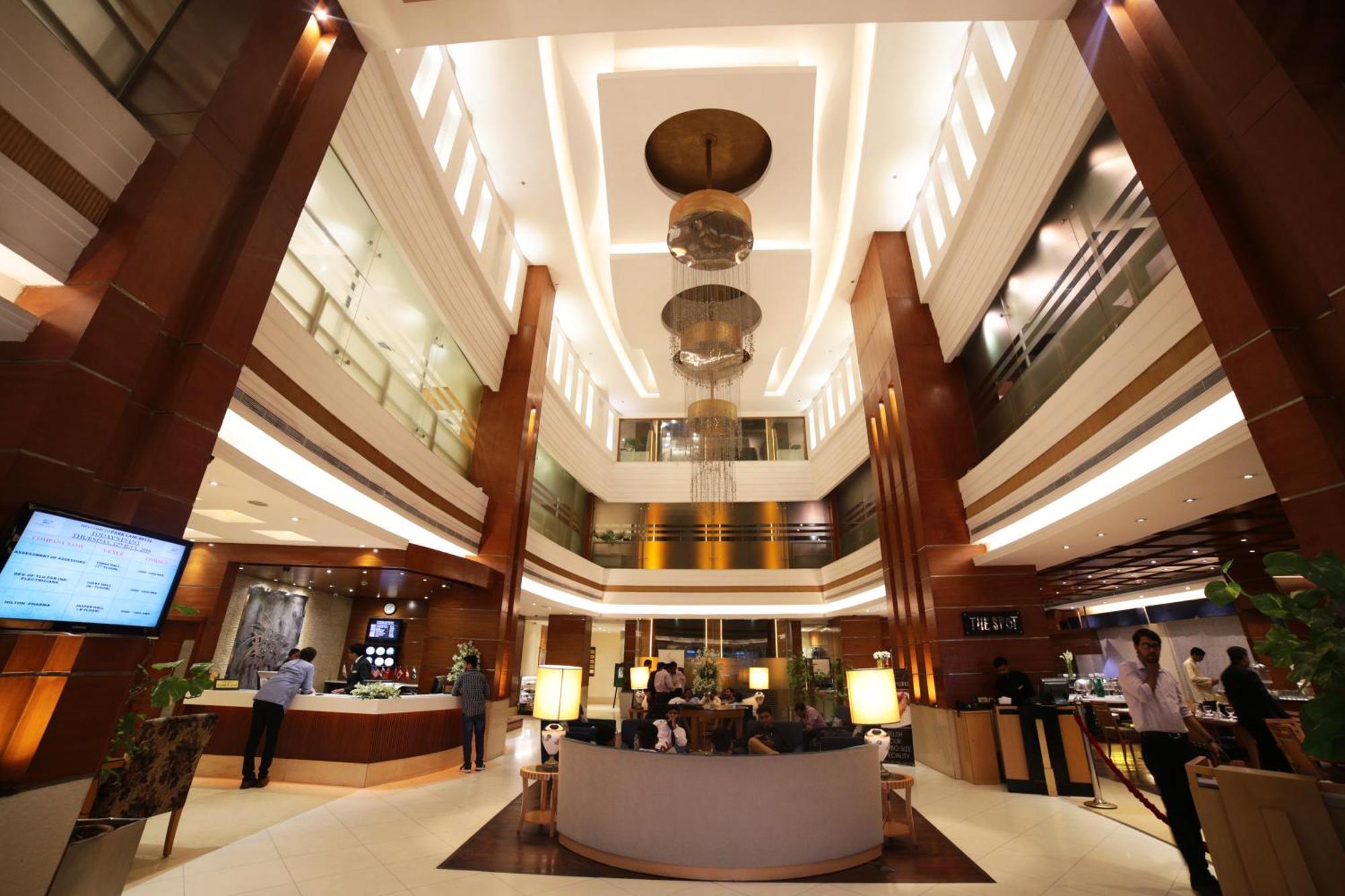 Park Lane Hotel Lahore Bagian luar foto